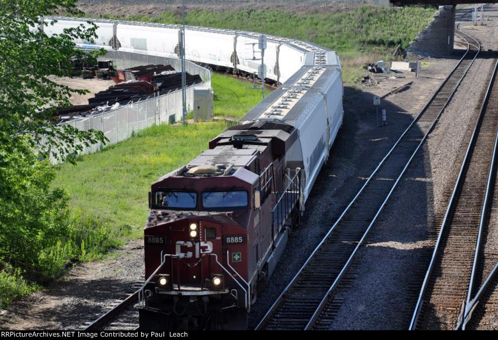 Eastbound manifest comes down the connector